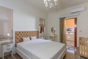 5 bedrooms, iron/ironing board, free WiFi, bed sheets - Villa Araucaria private pool, Jacuzzi, Seaview (Atsipopoulo)