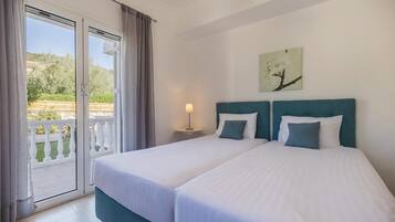 6 bedrooms, iron/ironing board, free WiFi, bed sheets