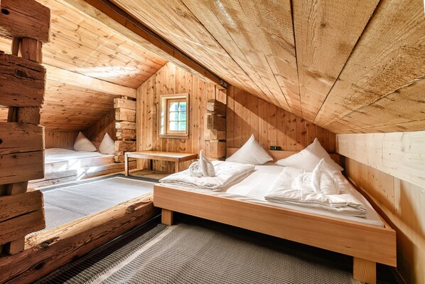 2 bedrooms, travel cot, free WiFi
