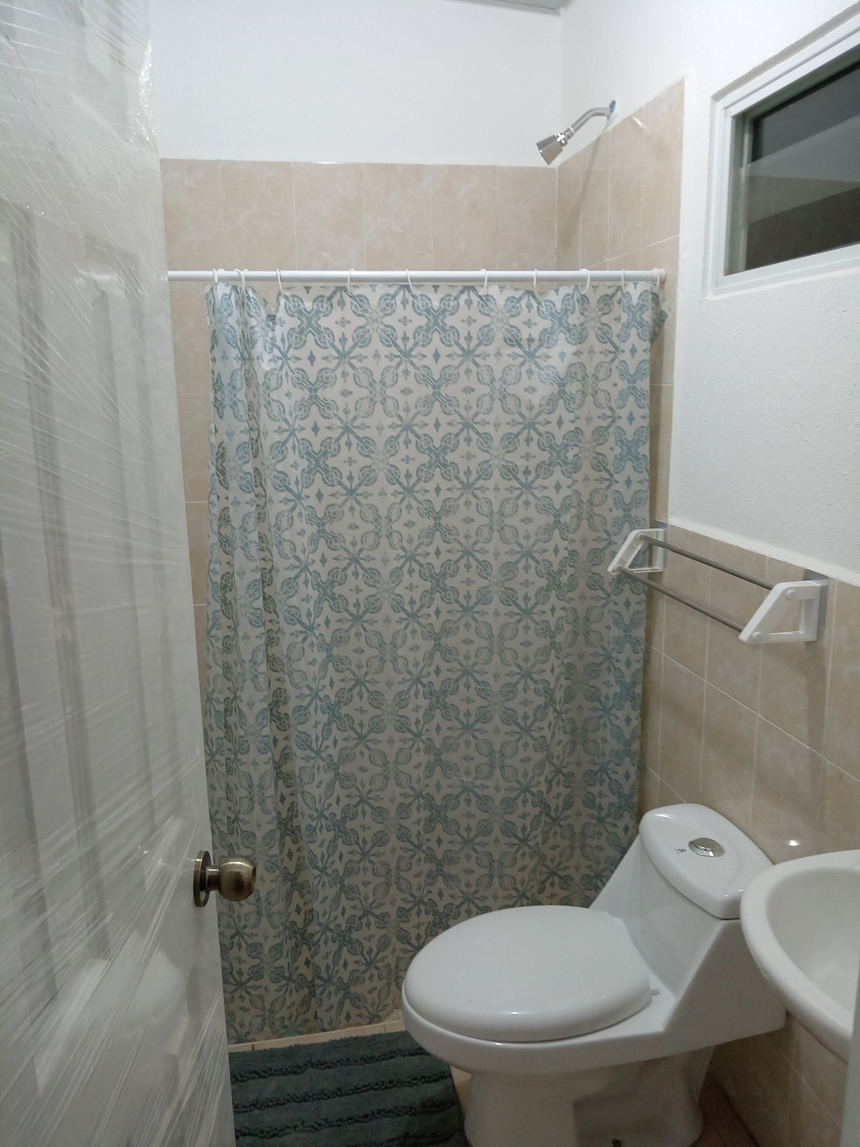 Toallas, jabón y papel higiénico