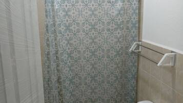 Toallas, jabón y papel higiénico