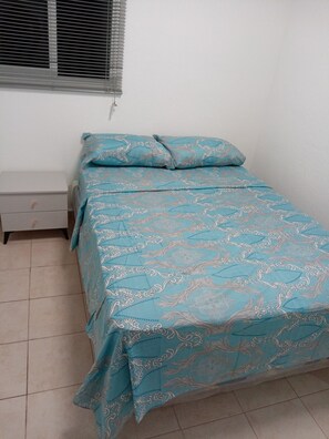 2 bedrooms, WiFi, bed sheets - Juliette's Home (Ahuachapán)