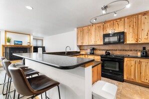 Apartment (1 Bedroom) | Exterior - Liftside #21 : 2 (Keystone)