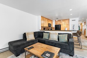 Apartment (1 Bedroom) | Exterior - Liftside #21 : 2 (Keystone)