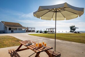 Outdoor dining - Villa Mediterranean View (Corfu)