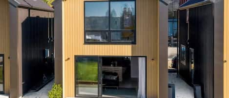 Appartement, terras, uitzicht op bergen | Voorkant van accommodatie