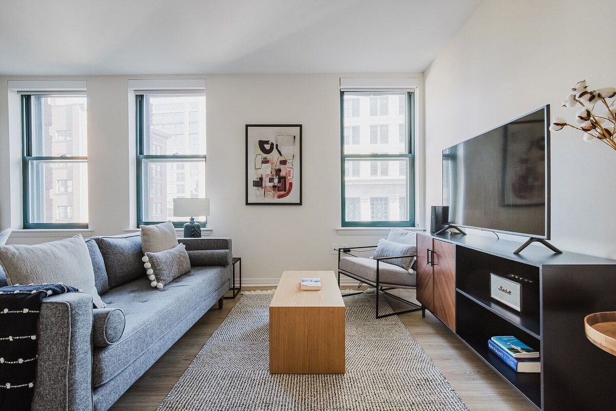 Blueground | Downtown, gym & w/d, nr harbor