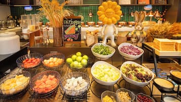 Free daily buffet breakfast