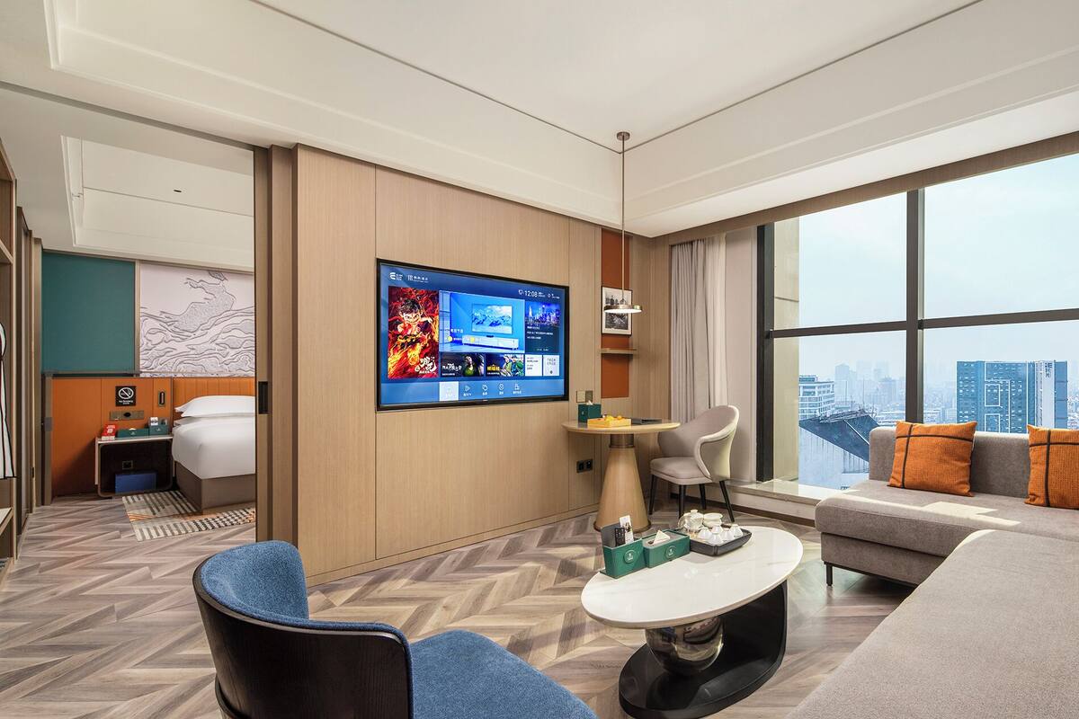 Royal Suite, City View | Pemandangan dari bilik