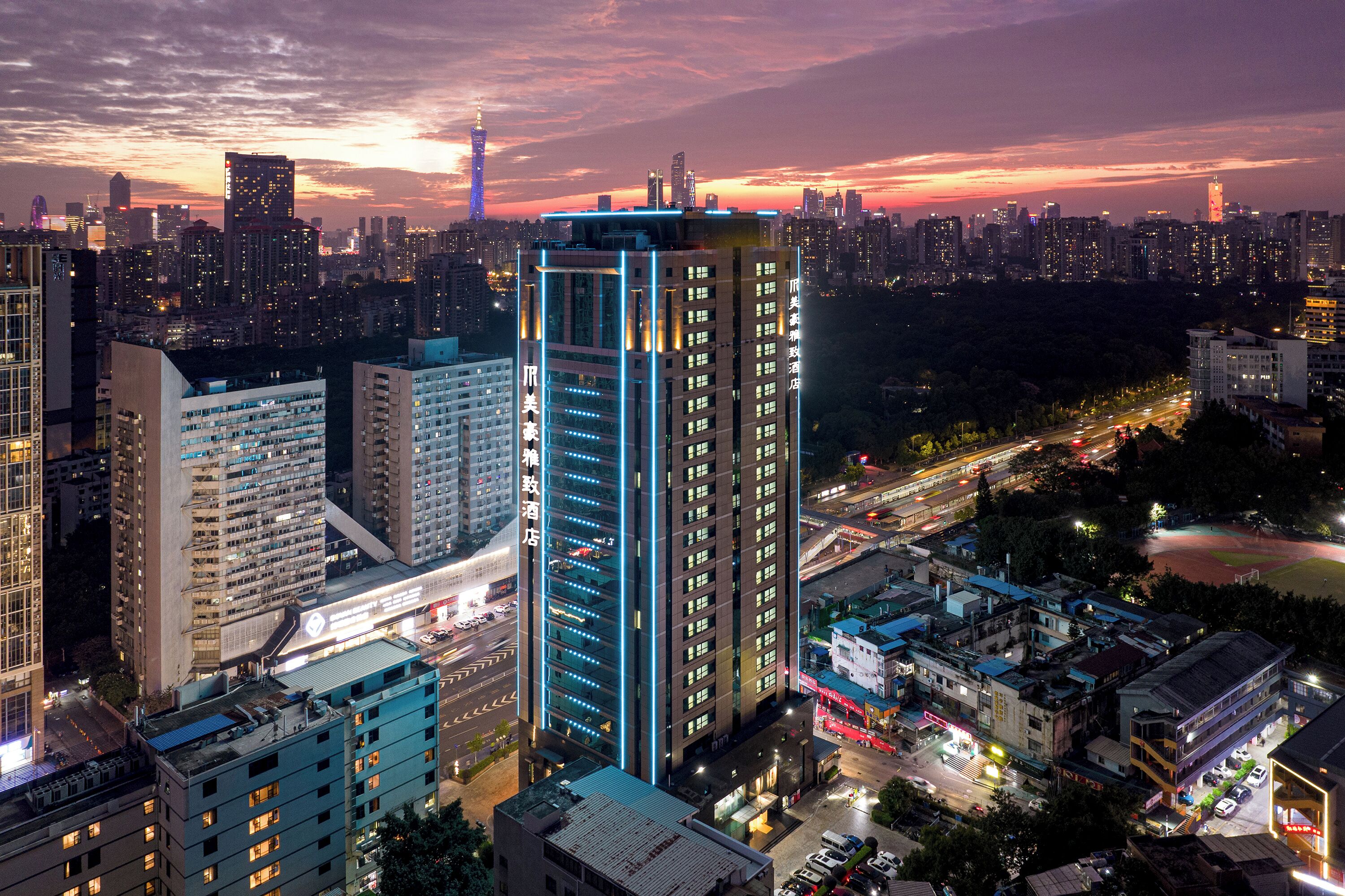 住宿正面 - 傍晚/夜晚