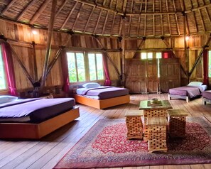 Classic Bungalow | Desk, free WiFi, bed sheets - Warung Rekreasi Bedugul (Baturiti)