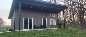 Cozy and modern cabin adjacent to Banner Creek Lake by Holton, KS. 