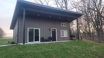 Cozy and modern cabin adjacent to Banner Creek Lake by Holton, KS. 