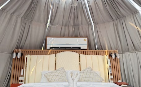 Classic Suite, River View | Free WiFi, bed sheets