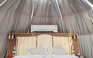 Classic Suite, River View | Free WiFi, bed sheets