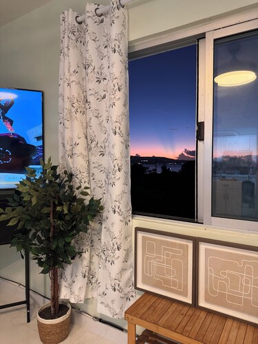 3-bedroom with greenery and Ocean view, with AC, WiFi, 5 min from Tumon Beach