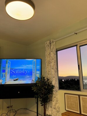 Interior - 3-bedroom with greenery and Ocean view, with AC, WiFi, 5 min from Tumon Beach (Apotgan)