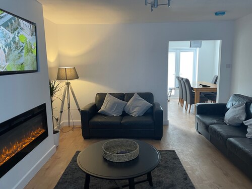 Sheffield Blissful Retreat - 3 Bedroom House