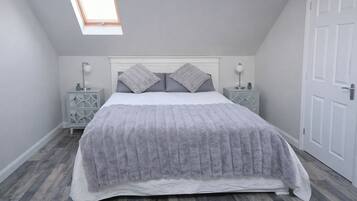 1 slaapkamer, een strijkplank/strijkijzer, wifi, beddengoed