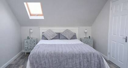 Lisburn - 1 Bedroom - sleeps 2 - Street parking