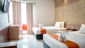 A hotel room with two beds, a desk, a chair, and a TV. - Andelir Hotel Simpang Lima Semarang  (Semarang)