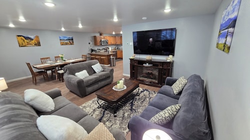 Alaska Charm 3-bedroom townhome with WiFi in brilliant Fairbanks