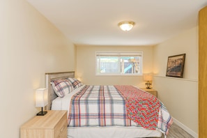 3 bedrooms, desk, iron/ironing board, free WiFi