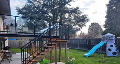 Quiet Sleeps 10
3 Full Bath
4TVs Yard
Brkfast Lndry
WorkStn Patio
Kid Friendly