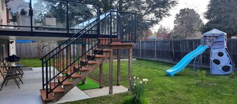 Quiet Sleeps 10
3 Full Bath
4TVs Yard
Brkfast Lndry
WorkStn Patio
Kid Friendly