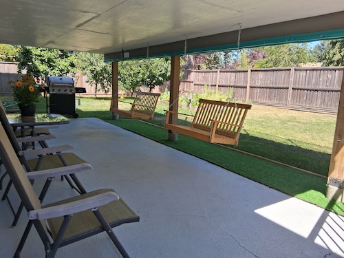 Perfect For Groups
3Full Bath
2Couches Wrkstn
Guest Yard
Brkfst 4TV
Kids Games