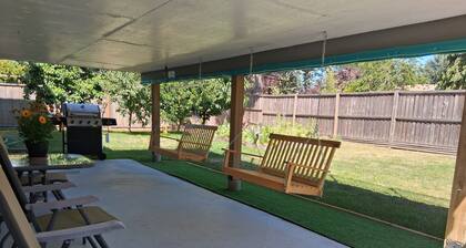 Perfect For Groups
3Full Bath
2Couches Wrkstn
Guest Yard
Brkfst 4TV
Kids Games