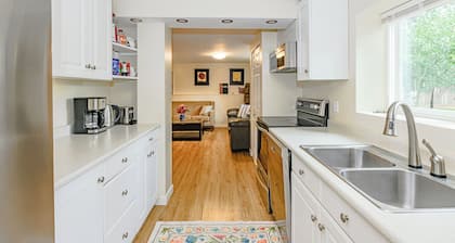 Gordon Head BnB
Clean & Comfortable
with everything you'll need
Great Reviews
