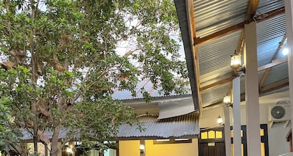 DAlvin Homestay: Cozy, Central Labuan Bajo, Near Airport–Perfect for Your Stay!