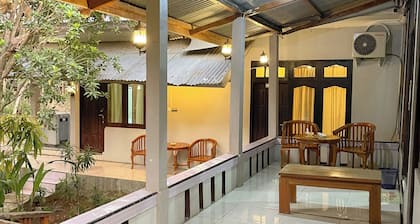 DAlvin Homestay: Cozy, Central Labuan Bajo, Near Airport–Perfect for Your Stay!