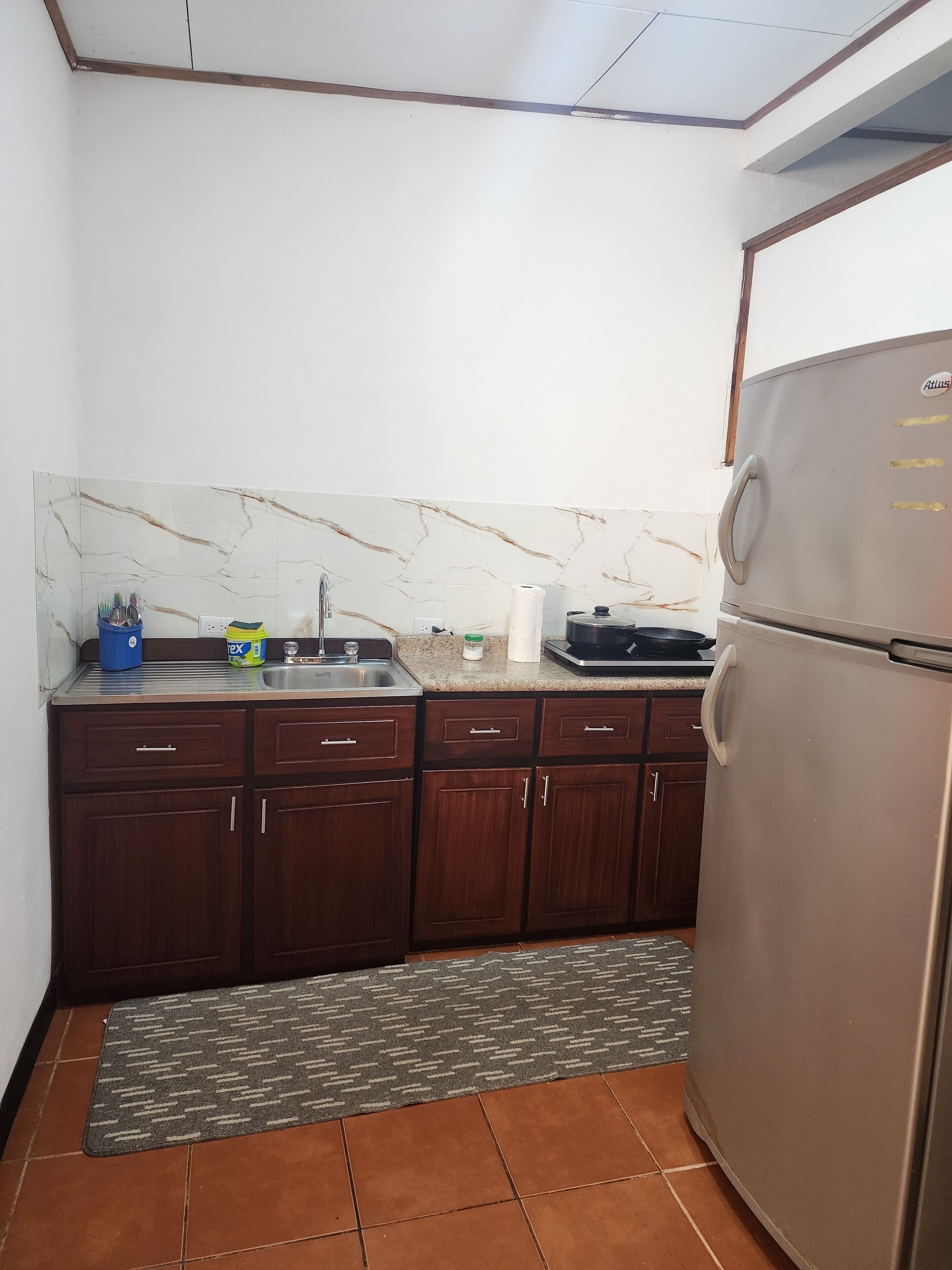 Fridge, microwave, stovetop, coffee/tea maker