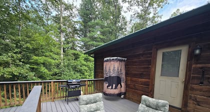 Kovi Bear Cabin near Shenandoah NP, wineries & restauraunts with Wi-Fi