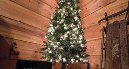 Kovi Bear Cabin near Shenandoah NP, wineries & restauraunts with Wi-Fi