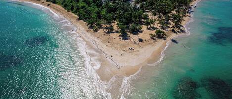 Camastros y toallas de playa