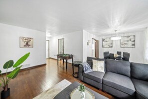 Smart TV, fireplace - Luxe Family-Friendly ATL Home • Near Emory & CHOA (Atlanta)