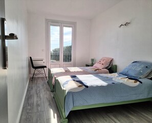 1 bedroom, iron/ironing board, travel cot, free WiFi