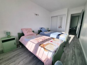 1 bedroom, iron/ironing board, travel cot, free WiFi