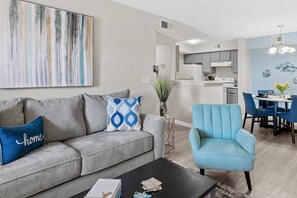 TV - COASTAL CHARMER, Great Value, Clean, Walk 2 Beach, Pool, Fitness Center & The Palms Resort/Rest/Bar (Destin)