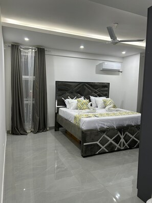 2 bedrooms, laptop workspace, iron/ironing board, free WiFi