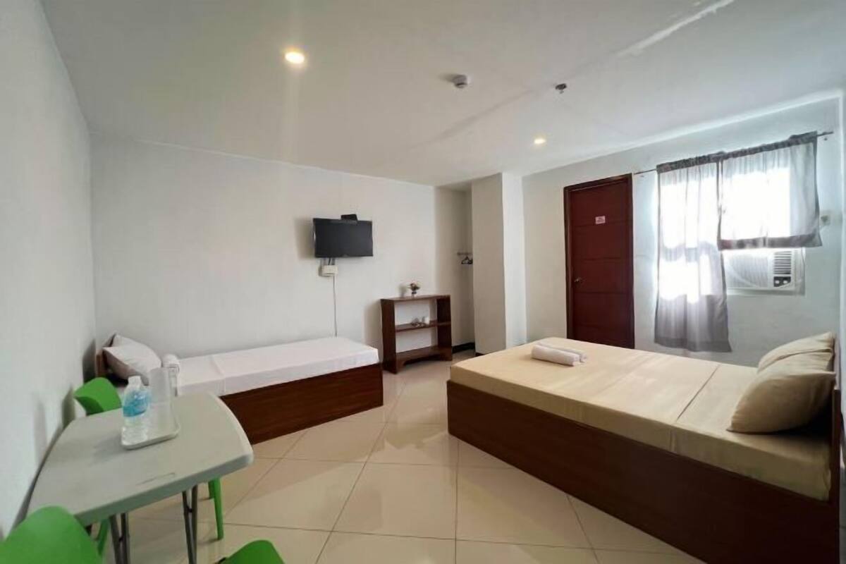 Desk, WiFi (free), bed sheets