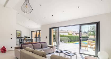 Modern Villa With Heated Pool and Garden