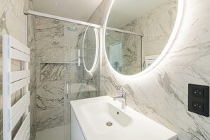 Villa | Bathroom