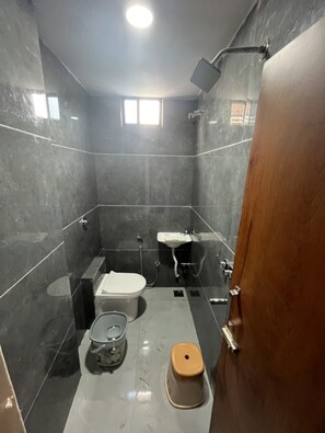 Shower, rainfall showerhead, towels, soap