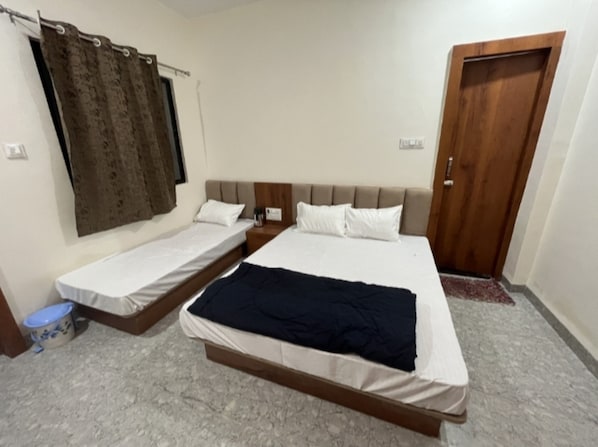 Free WiFi, bed sheets