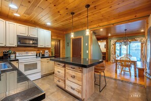 微波炉、烤箱、炉灶、洗碗机