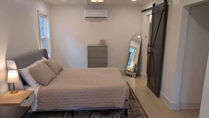 3 makuuhuonetta, työpöytä, silitysrauta/-lauta, ilmainen Wi-Fi